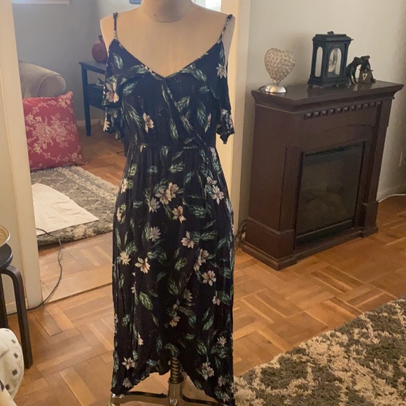 Cotton-On beautiful, comfortable long beautiful floral asymmetrical dress - Picture 3 of 16